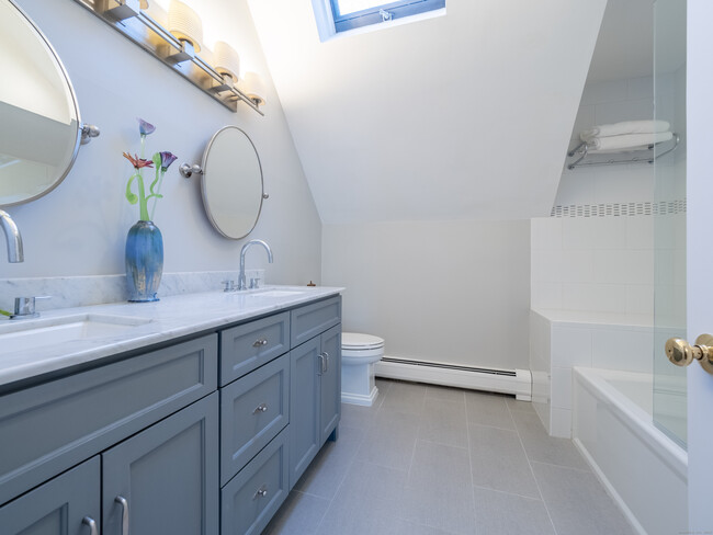 Building Photo - 21 Pent Rd