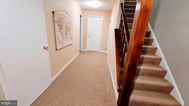 Building Photo - 18 Hopton Ct