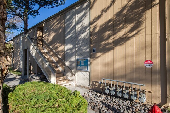 Building Photo - 2bed, 2bath condo with W/D, Balsony and river access