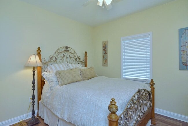 Building Photo - 1900 Sussex Ct