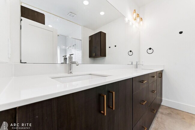 Building Photo - 4521 22nd Pl