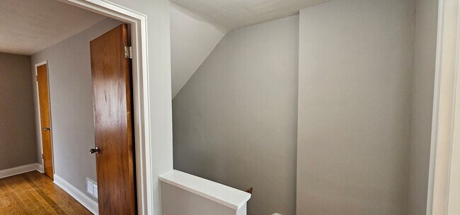 Building Photo - Spacious Townhome in Dayton’s Belmont Area...