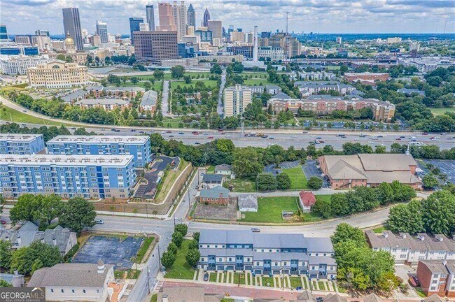 Building Photo - 472 Martin St SE