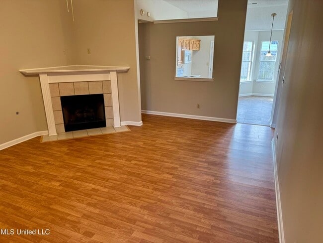 Building Photo - 8289 Clubview Dr