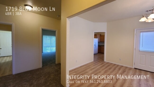 Building Photo - 1719 Blue Moon Ln