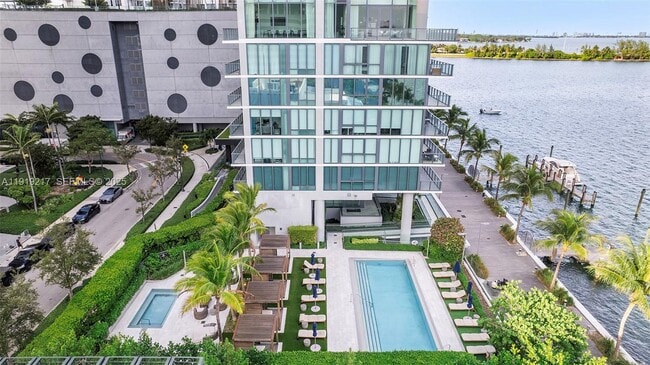 Building Photo - 3131 NE 7th Ave