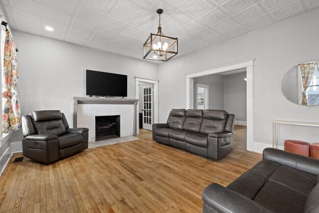 Building Photo - 207 Culberson Ave