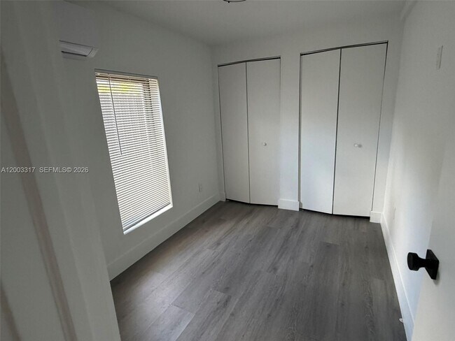 Building Photo - 628 SW 21st Ave