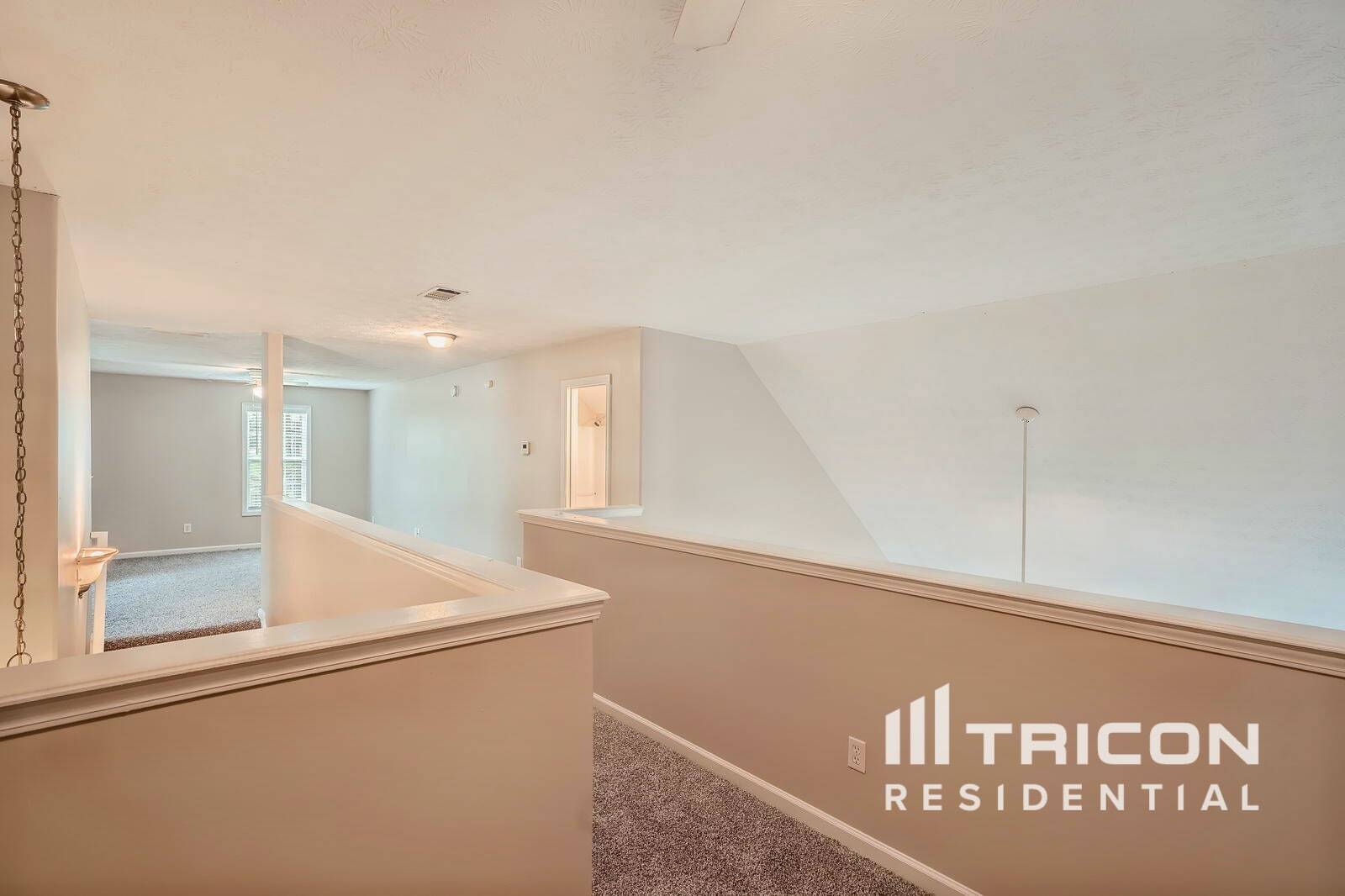Building Photo - 930 Willow Hollow Dr