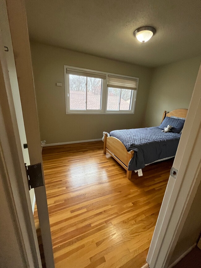 Building Photo - 429 W Eagle Lake Dr