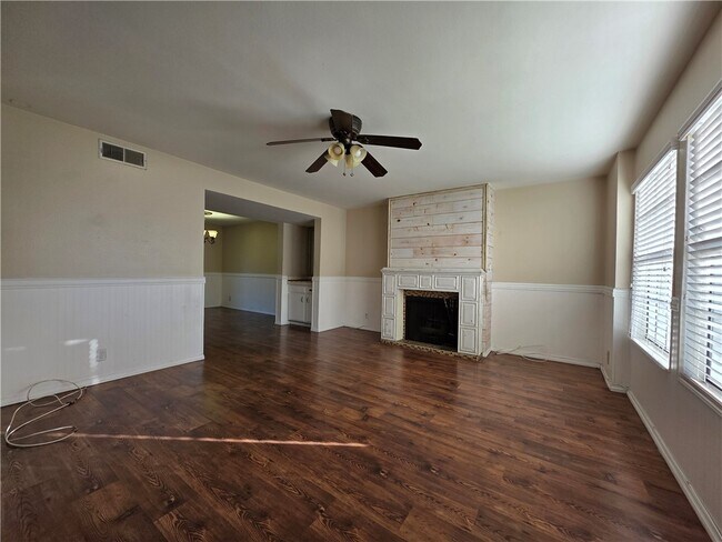 Building Photo - 1173 S Paula Dr