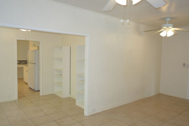 Building Photo - Spacious 3 BD / 3 BA House Minutes from Fa...