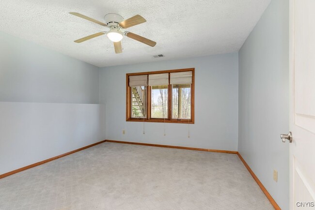 Building Photo - 3293 Greenleafe Dr