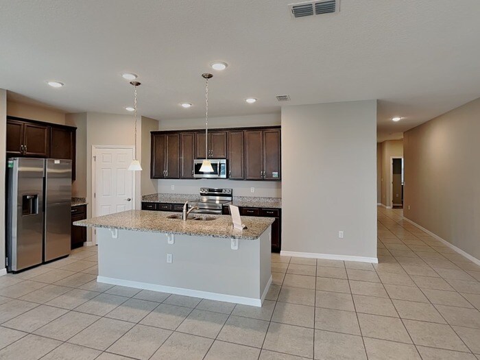 Building Photo - 5621 Camilla St