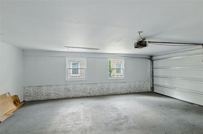 Building Photo - 1365 Renee Dr