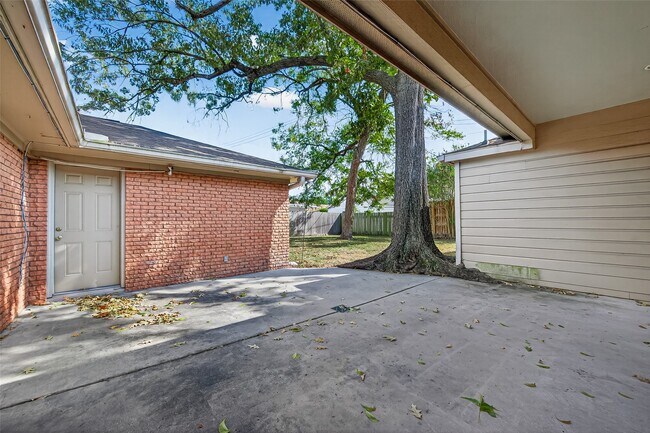 Building Photo - 7223 Alderney Dr