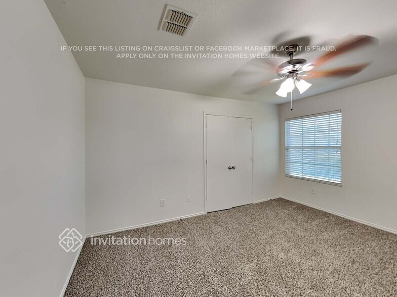 Building Photo - 802 Lazy Bayou Dr
