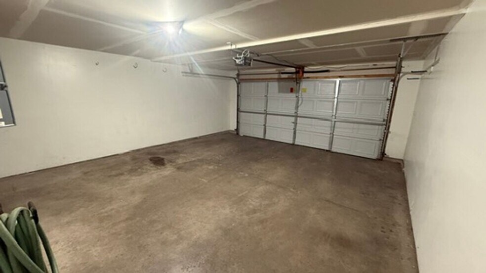 Building Photo - 16486 Elm Creek Ln