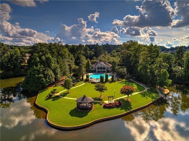 Building Photo - 1695 Montcliff Dr