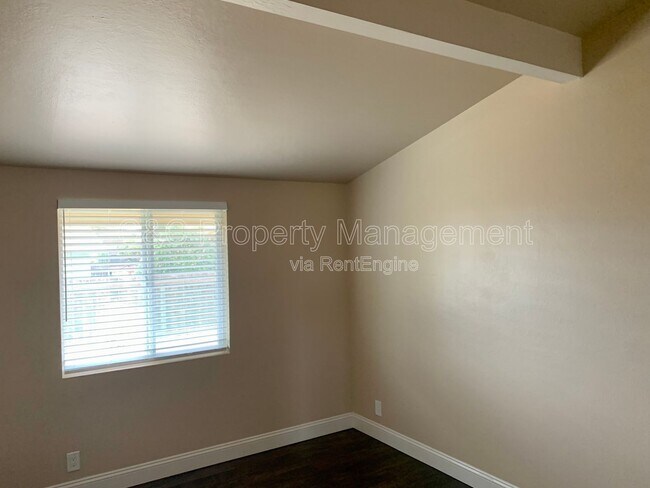 Building Photo - 1975 Paralta Ave