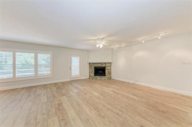 Building Photo - 2927 W Gandy Blvd