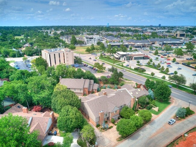 Building Photo - 1201 Glenbrook Dr