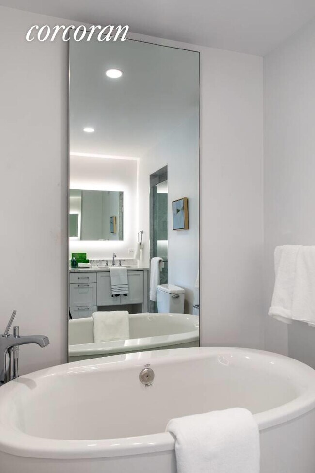 Building Photo - 57 Old Boathouse Lane S