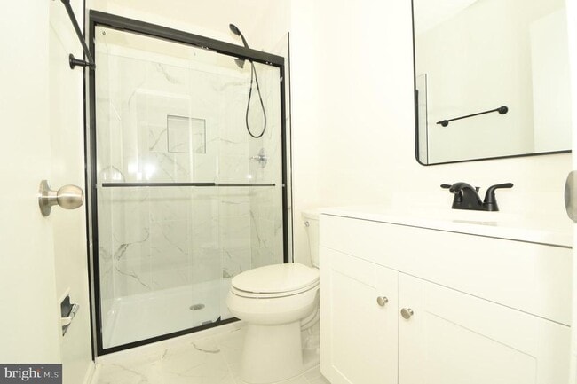 Building Photo - 8635 Union Pl