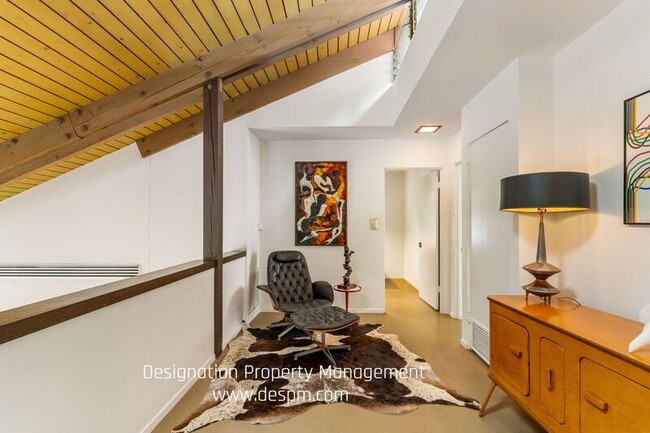 Building Photo - 1716 Putney Rd