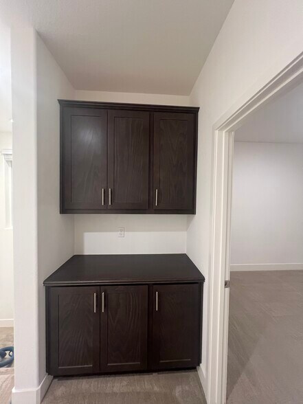 Building Photo - 857 Barney Cmn