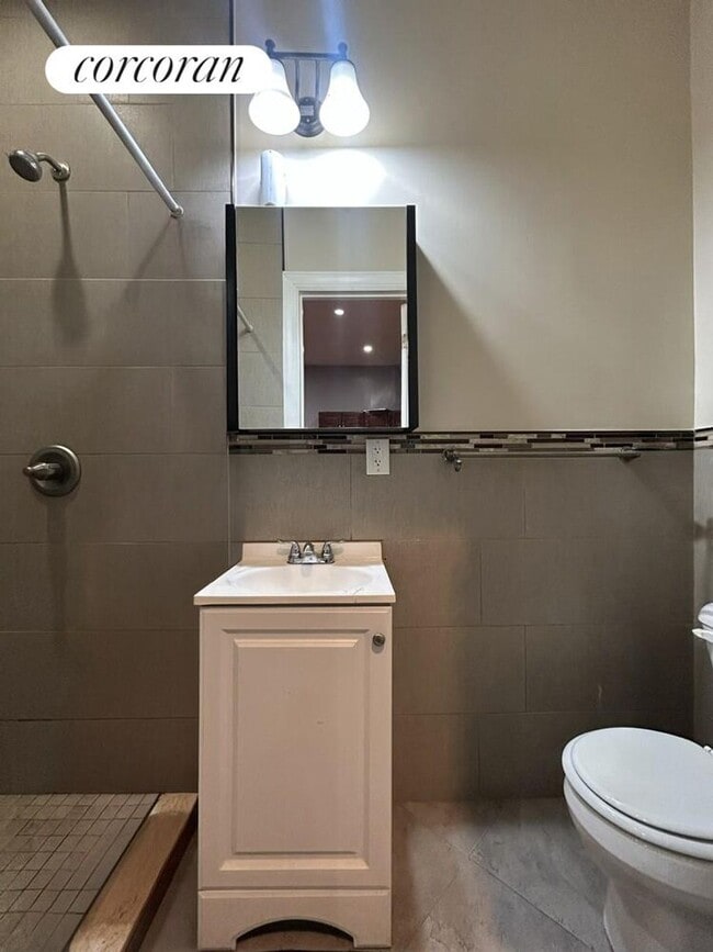 Building Photo - 712 Chauncey St