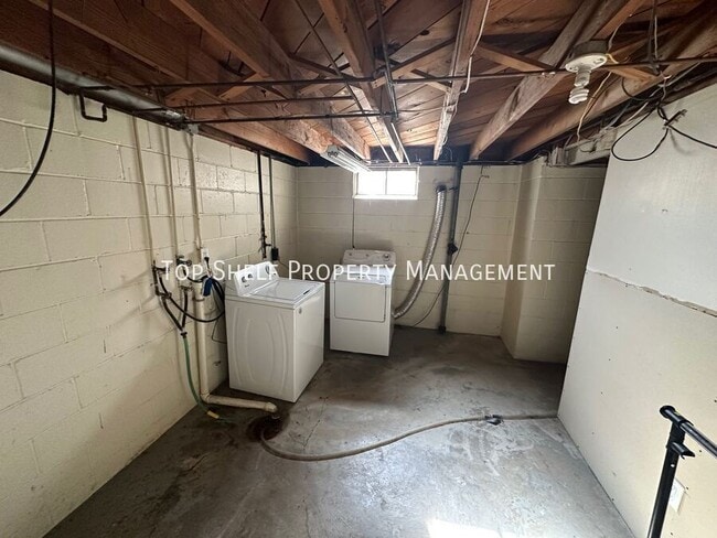 Building Photo - 928 19th St