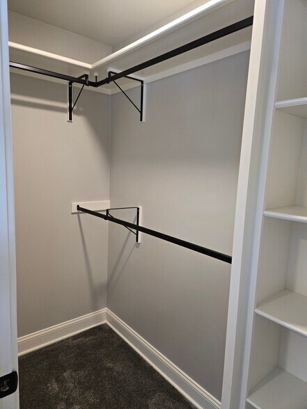 Walk-In Closet - 602 Forest Ln
