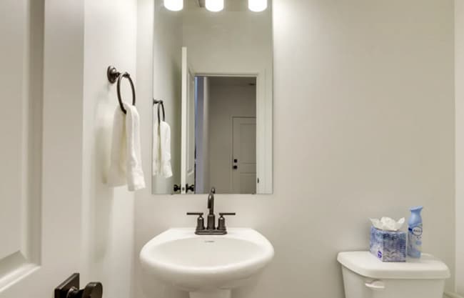 Building Photo - FURNISHED Charming 4 bedroom, 2.5 American Fork Home