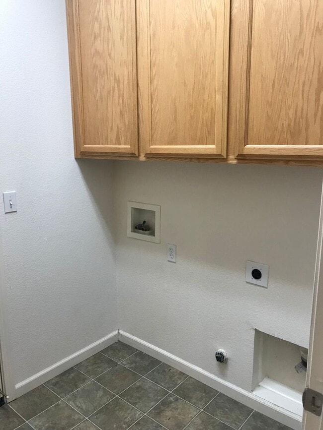 Building Photo - 3 Bed| 2 Bath | 1540 SF | 2 Car Garage | Single Story | Tenant pays $175 monthly for WS&G