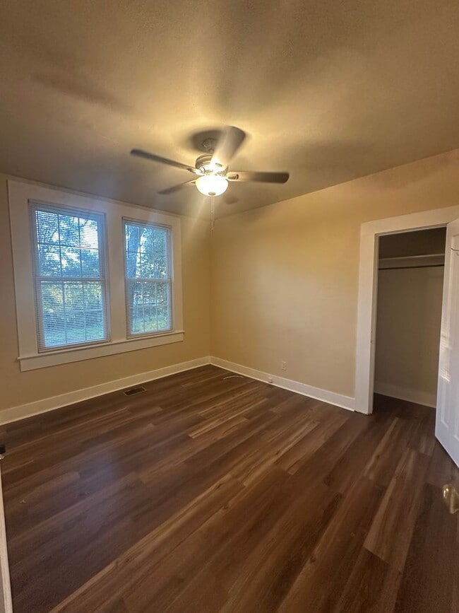 Building Photo - 322 Oakland Ave