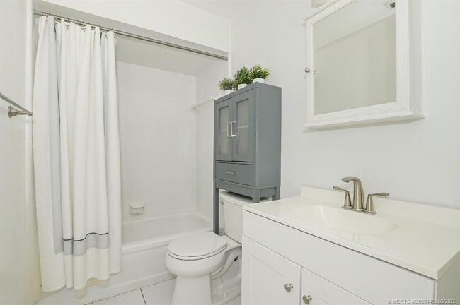 Building Photo - 1365 SW Gastador Ave