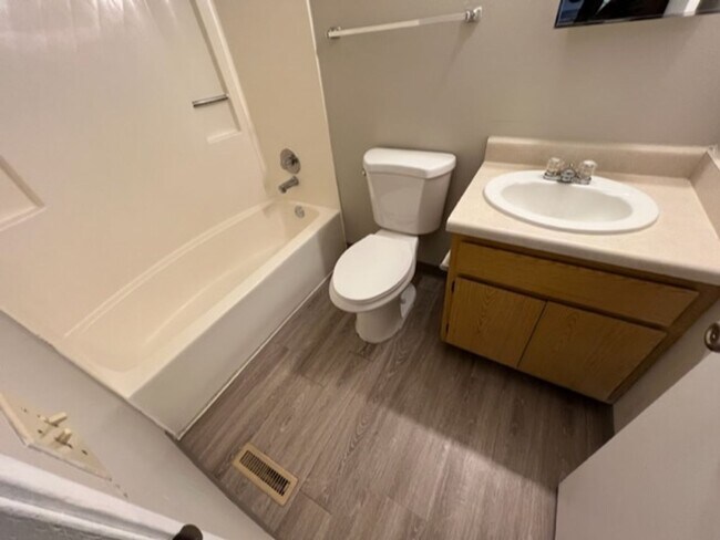 Building Photo - 2Bed DOWNTOWN!!
