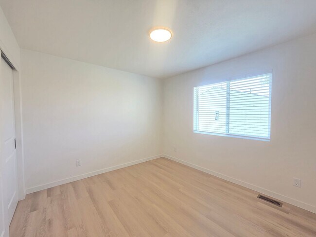 Building Photo - $2,500 - 4 Bed / 2.5 Stunning Home in Five Mile Prairie Neighborhood