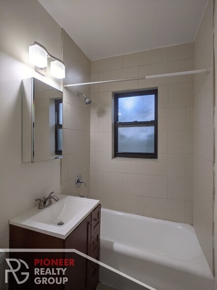 Building Photo - 4040 N Ashland Ave