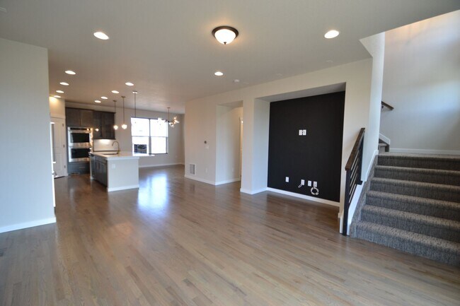 Building Photo - 2 Bedroom Home with VIEWS of the Mountains