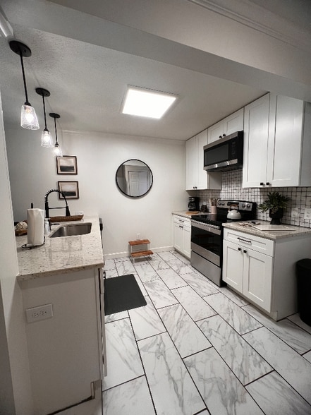 Building Photo - 417 1st St S