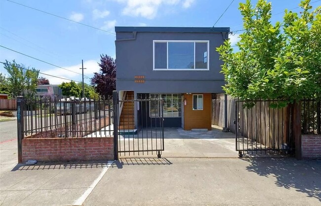 Building Photo - 1352 Blake St