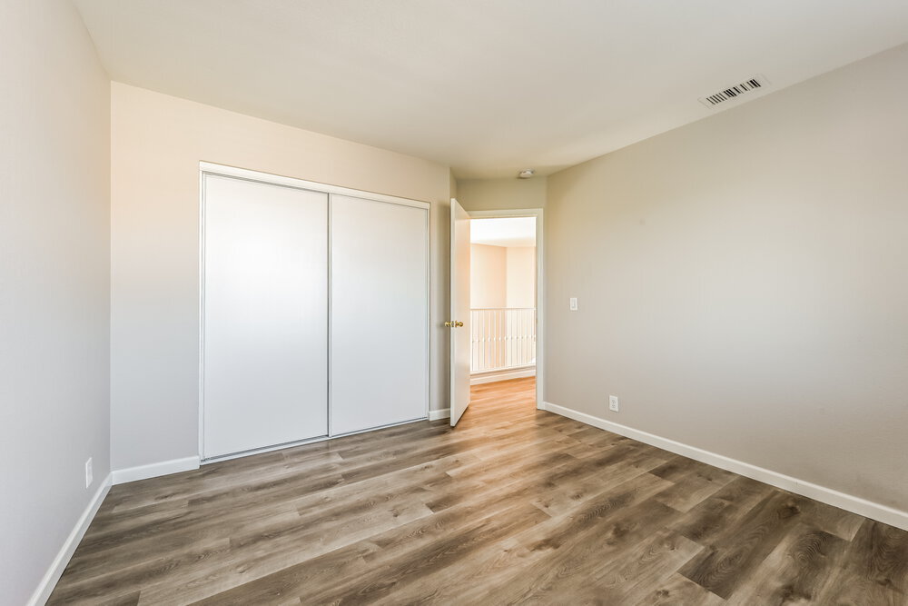 Building Photo - 2110 E Behrend Dr