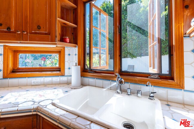 Building Photo - 2771 Club Dr