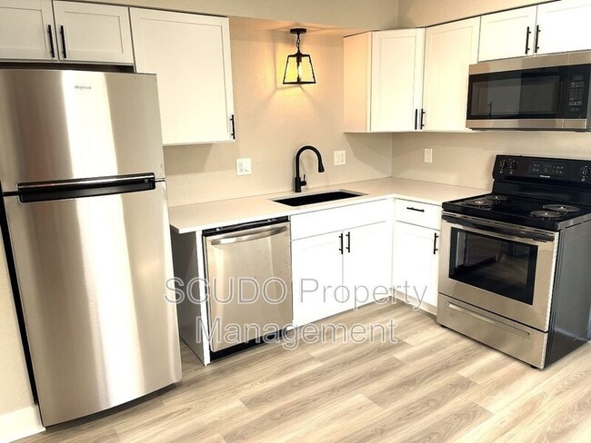 Building Photo - 2100 SW 9th St