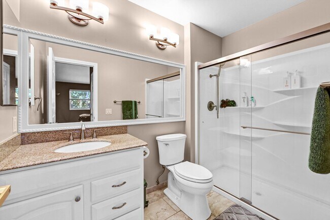 Building Photo - 3 Bedroom Townhome in the Vista de Vista Community