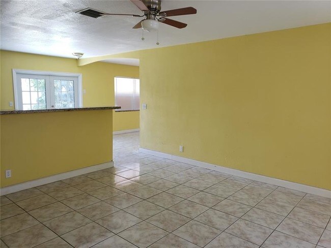 Building Photo - 4321 NE 6th Terrace