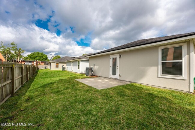 Building Photo - Immaculate 3-Bedroom Home with Modern Upgr...