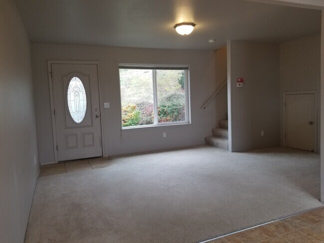 Building Photo - NE West